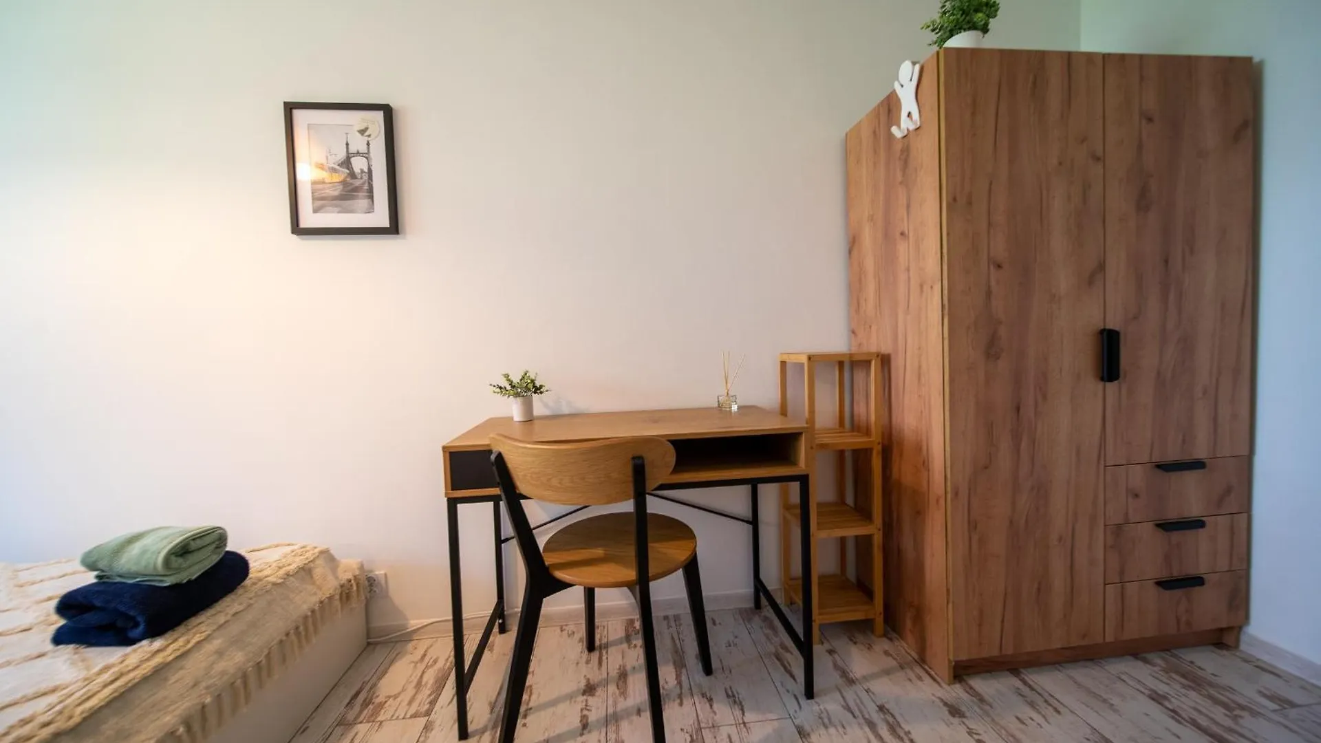 Cozy 2 Bedroom Apartment Between Chopin Airport And Warsaw City Centre