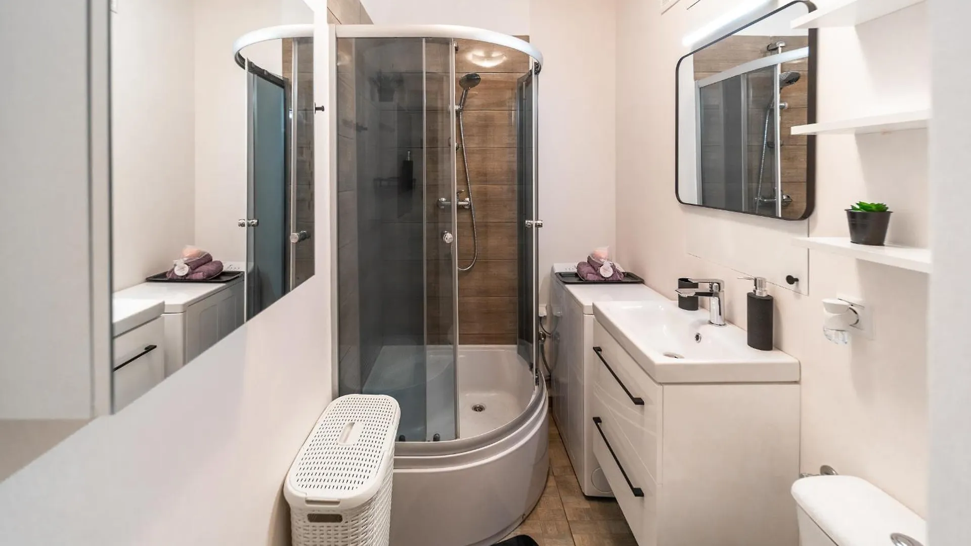 Cozy 2 Bedroom Apartment Between Chopin Airport And Warsaw City Centre 0*,