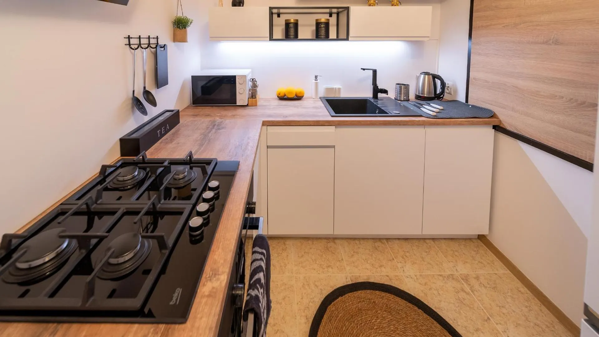 Cozy 2 Bedroom Apartment Between Chopin Airport And Warsaw City Centre 0*,  Poland